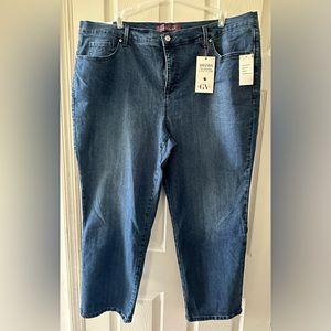 Gloria Vanderbilt Women’s Plus Size Amanda 22W Short Jeans
